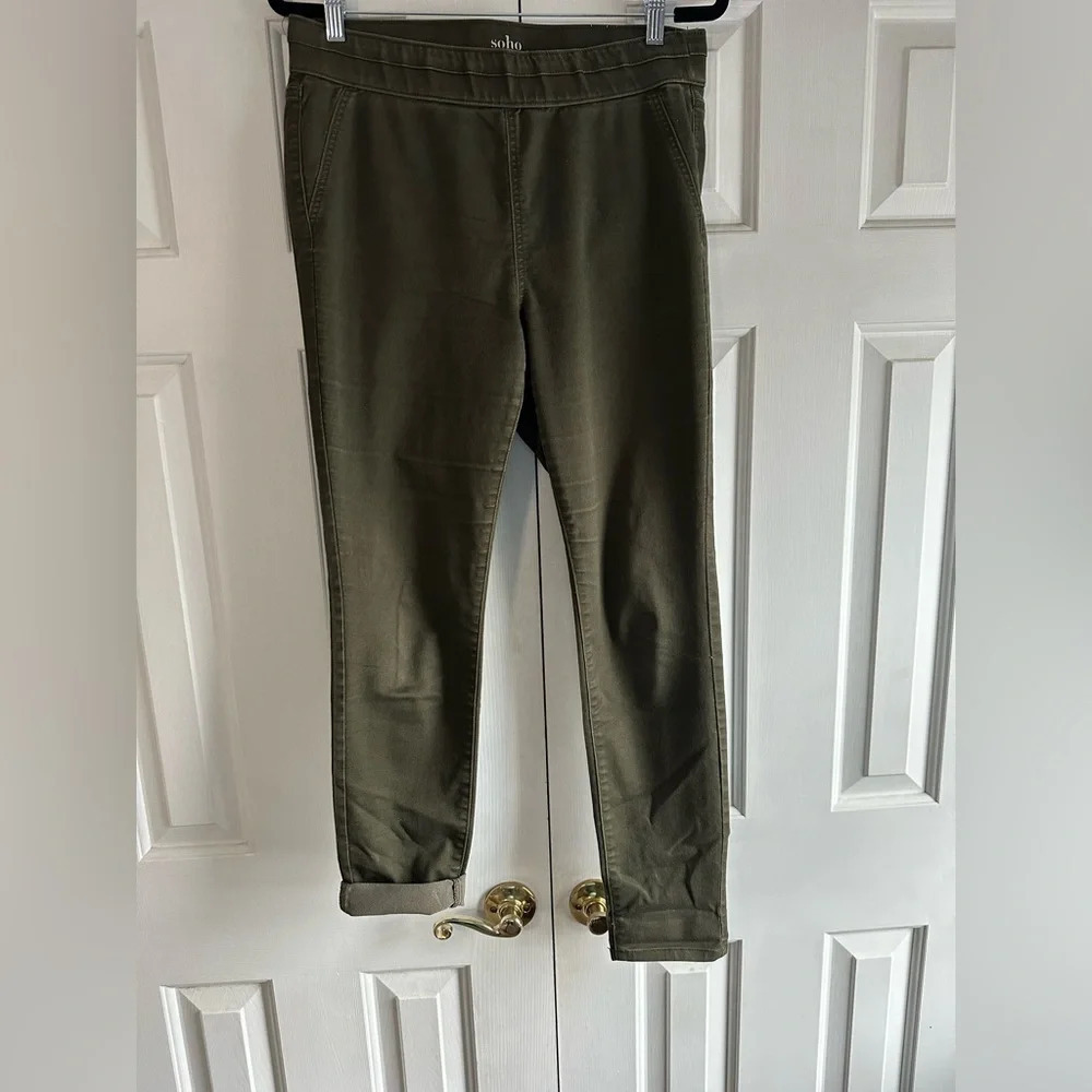 Soho brand women’s army green pull on pants Sz L